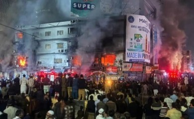 Šestoro stradalih u požaru u tržnom centru u Karačiju (VIDEO)