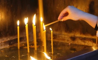 Sjećanje na sve preminule: Vjernici SPC obilježavaju Velike ili Vaskršnje zadušnice