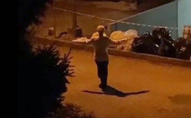 Bizaran prizor u Beogradu: Žena igra na ulici u gluvo doba noći, tviteraši "prestravljeni"