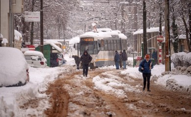 Oko 200.000 domaćinstava bez struje zbog snijega i kiše