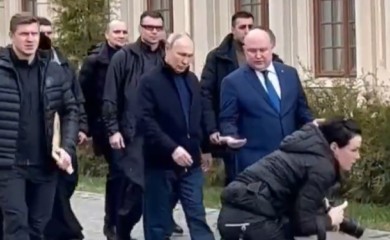 Godišnjica ujedinjenja Krima sa Rusijom: Putin došao automobilom kojim je sam upravljao VIDEO