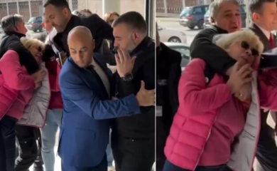 Radnik obezbjeđenja davio ženu na ulazu u Skupštinu grada Kragujevca (VIDEO)
