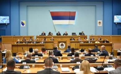 Složno u parlamentu Srpske: Poslanici jednoglasno usvojili Izvještaj o Srebrenici