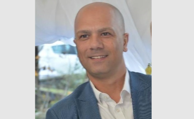 Direktor Šabačke gimnazije objavio "čudesnu" biografiju, a nigdje podatka o završenoj školi