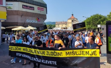Novinari, opozicionari i civilni sektor na Trgu Krajine: Povucite zakon o kleveti!