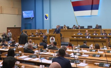 Poslanici odbili skidanje tačke s dnevnog reda o kriminalizaciji klevete