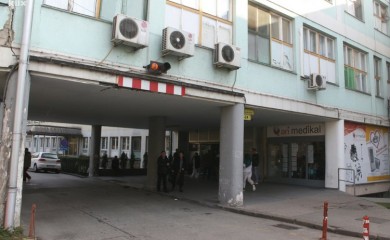 Mladić (21) pokušao izvršiti samoubistvo skokom kroz prozor