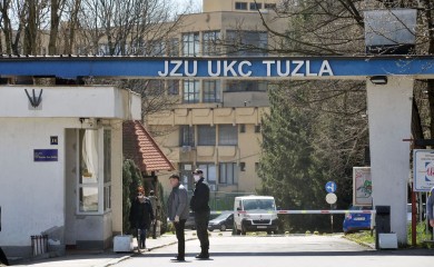 UKC TUZLA: Novi aparati za zračenje i liftovi