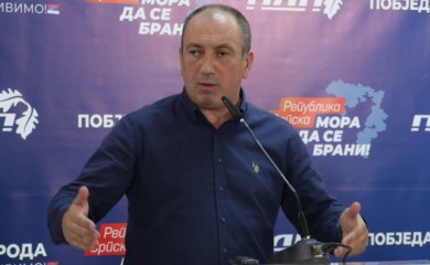 Crnadak tvrdi da Šmit radi za SNSD i Dodika i oni za njega