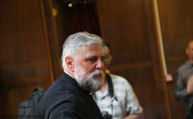 Vladika Grigorije: Ne vozim maserati, linčuju me u tabloidima zbog litijuma i Kosova