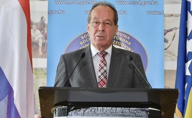 Zdravstveno stanje Sifeta Podžića stabilno, smješten na intenzivnu njegu