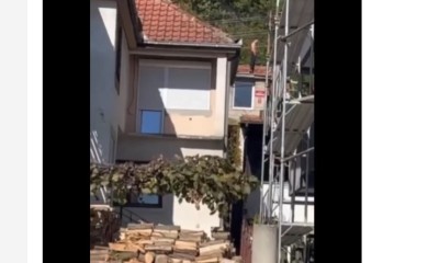 KRAGUJEVAC: Nakon saobraćajke popeo se na krov obližnje kuće i prijetio samoubistvom