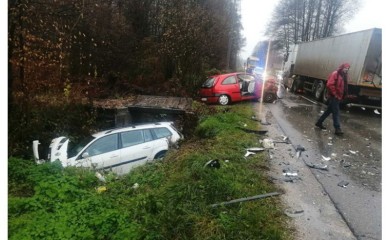 U sudaru tri vozila dvoje povrijeđeno