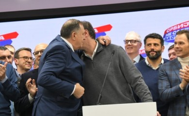 Dodik čestitao Vučiću: Ponosan sam na sve iz RS koji su glasali