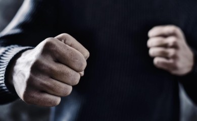 Detalji napada u Banjaluci: Braća nasilnici istukli konobaricu i gosta u kafiću