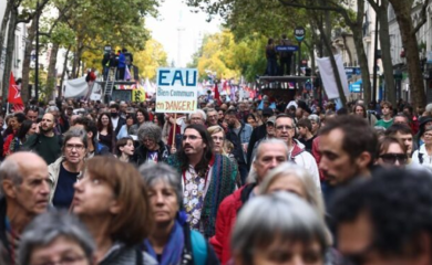 Francuska staje: Sindikati na ulicama, škole zatvorene, vozovi u zastoju VIDEO