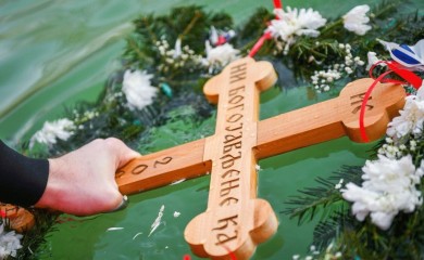 Zašto se na Bogojavljenje pliva za časni krst?