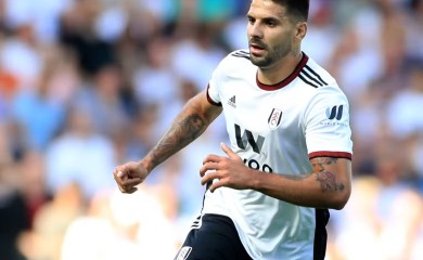 Izgubio živce: Mitrović nasrnuo na sudiju i zaradio crveni karton (VIDEO)