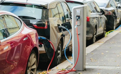 Francuzi se okreću električnim vozilima zbog rasta cijena goriva