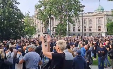 Novi protest u Beogradu: Građani se okupljaju ispred Narodne skupštine