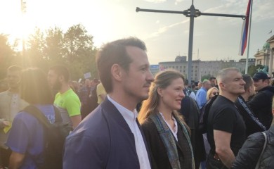 Princ Karađorđević na protestu u Beogradu: “Iz naroda, za narod” FOTO