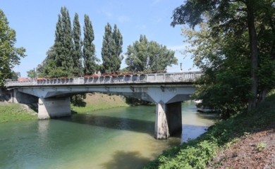 Policajci iz Banjaluke spriječili tragediju: Mlađa žena htjela da skoči u Vrbas s Gradskog mosta