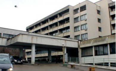UKC Tuzla: Nastavnik kojeg je ranio maloljetnik trenutno stabilno