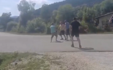 Selak: U Lušci Palanci kod Sanskog Mosta fizički napadnuti srpski povratnici (VIDEO)