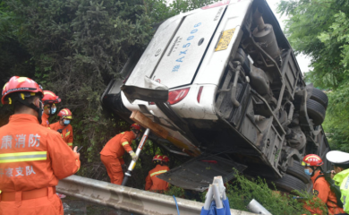 KINA: U prevrtanju autobusa poginulo 27 ljudi