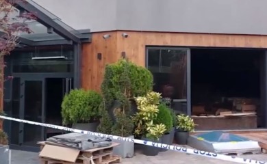 Buktinja uznemirila: Vatra “progutala” omiljenu destinaciju za noćni provod (VIDEO)