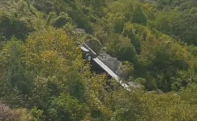 Autobus sletio s puta, najmanje dvije osobe poginule