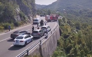 Priveden vozač autobusa: Osjetio bol u glavi pa sletio u provaliju