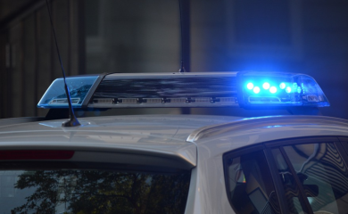 Nezgoda kod Banjaluke: Prepolovili betonski stub pa sletjeli u kanal FOTO