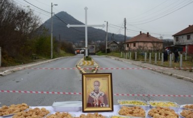 SLAVA NA BARIKADAMA: "Molimo Svetog Nikolu da nam da snagu da izdržimo"