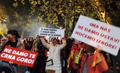 Politička kriza u Crnoj Gori: Đukanovićeve pristalice i sutra protestuju
