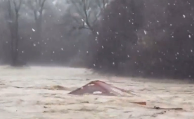 Veliko nevrijeme u Srbiji: Ibar nosi kuću (VIDEO)