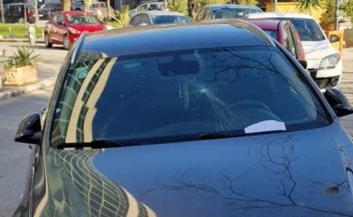 Nesavjesnog vozača dočekala poruka "Šugo švapska, evo ti 2 KM pa plati parking"