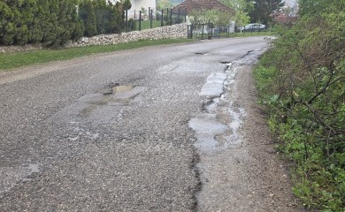 Drakulić i dalje na mukama: Ulica Goluba Babića puna kratera, vožnja postala rizik