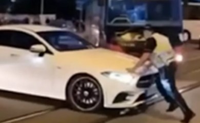 Ovo je poznati ginekolog koji je nasrnuo mercedesom na policajca (VIDEO)