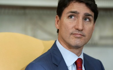 Kanadski premijer kritikovan zbog pjevanja uoči sahrane kraljice