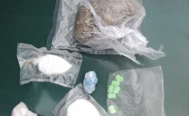 Pronađena veća količina droge kod pet lica