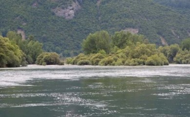 Dijete upalo u rijeku i nestalo, u toku potraga