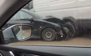 Pežo se zabio u kombi u Banjaluci