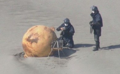 Misteriozna kugla na plaži u Japanu: Niko ne zna o čemu se radi (FOTO/VIDEO)