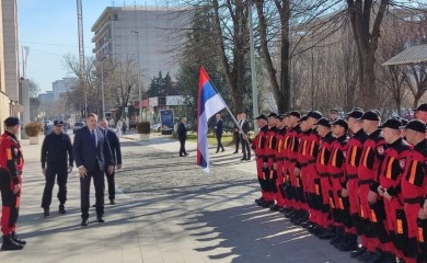 “POMOZ’ BOG JUNACI” Dodik pozdravio 30 hrabrih spasilaca ispred Palate Republike