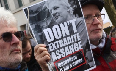 Snouden: Ne možete da spasete Navaljnog, ali možete Asanža