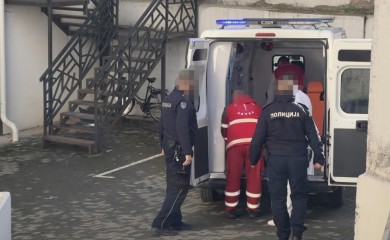 Ljekari se bore za život mladića: Pokušao da razdvoji dvije grupe na splavu, pa izboden