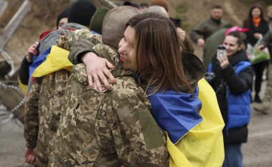 ČIZBURGERIMA PRIVLAČE REGRUTE? Ukrajinska vojska brzom hranom mami mlade da se pridruže vojsci (VIDEO)