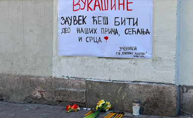 Šesnaesta žrtva pada nadstrešnice: Građani odaju počast mladiću