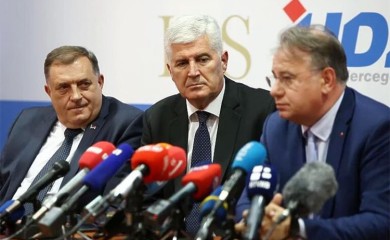 Sastanak SNSD-a , HDZ-a i Trojke u utorak